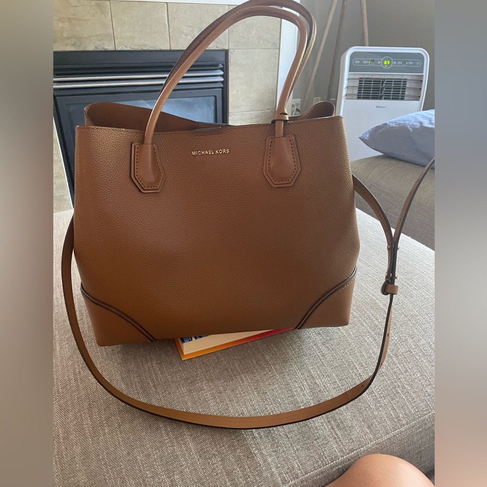 Michael Kors large tan handbag with metal feet